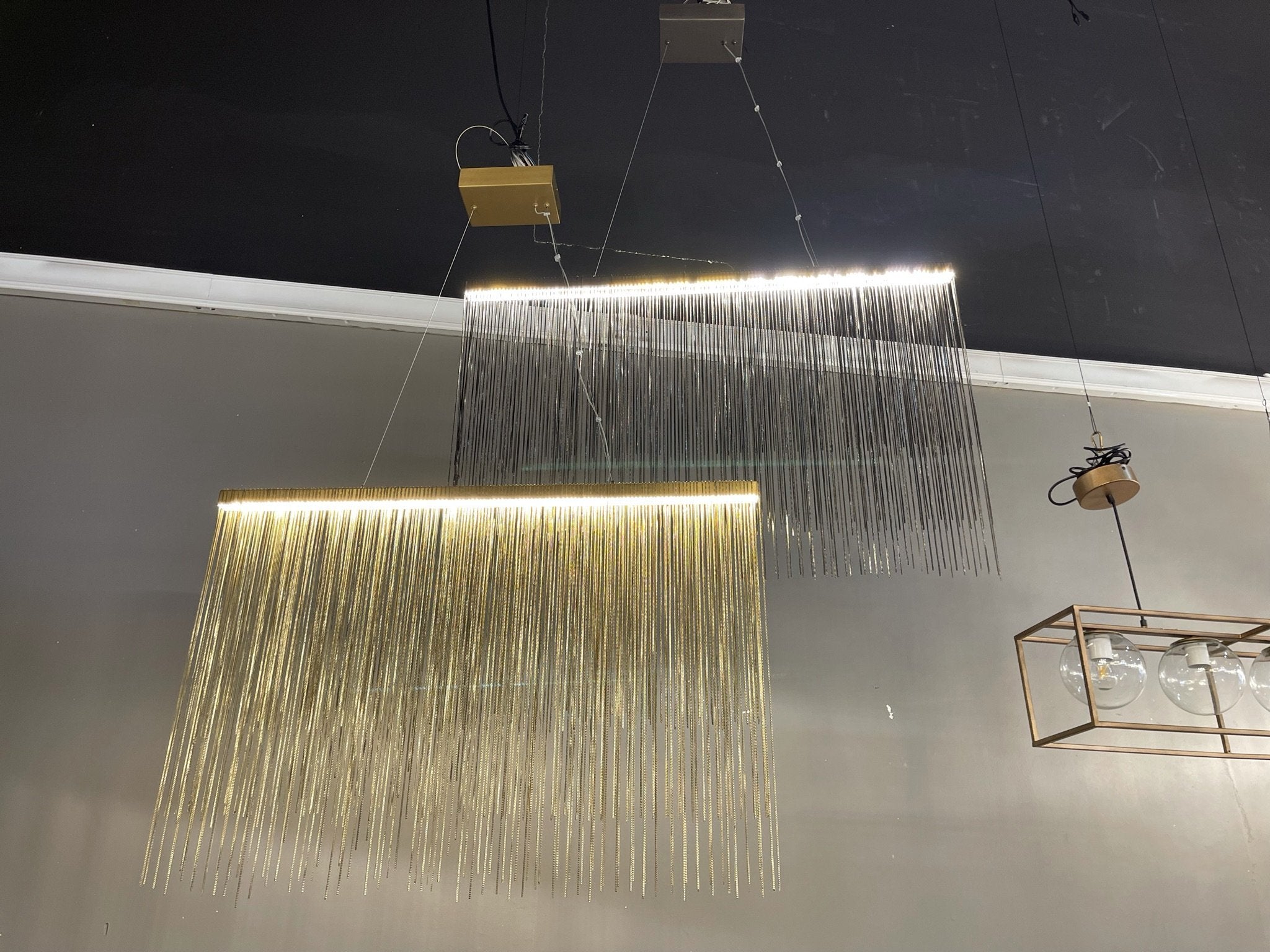 Villa Je Suis Linear Bar LED Chain Chandelier - Italian Concept